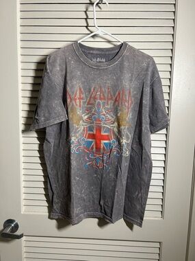 Def Leppard Graphic Band Tee - Washed Gray with Red Union Cross